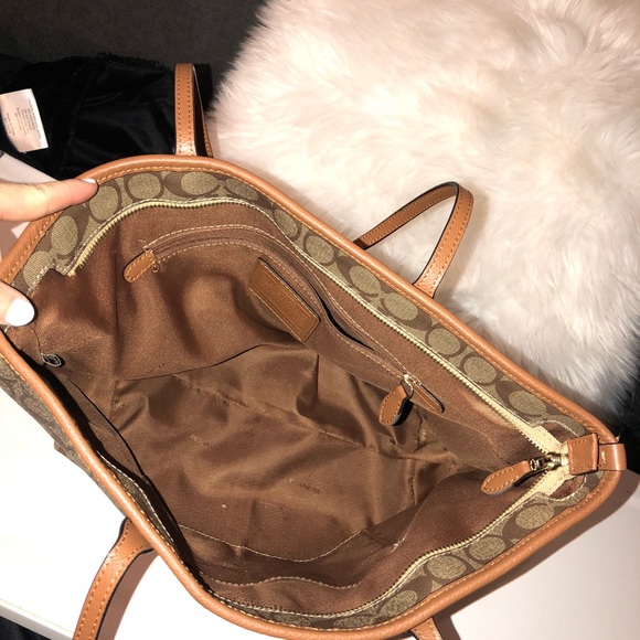 Beautiful Coach Bag - Picture 3 of 5